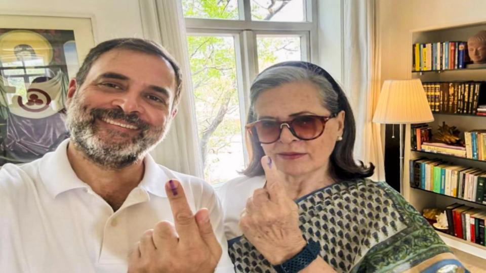 Lok Sabha polls, Sonia and Rahul cast vote in New Delhi constituency